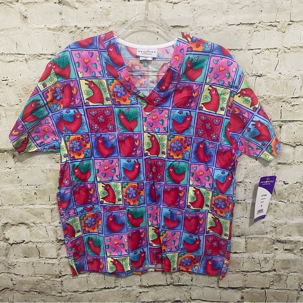 NWT Peaches Blue Red Heart Print Valentines Day Scrub Top